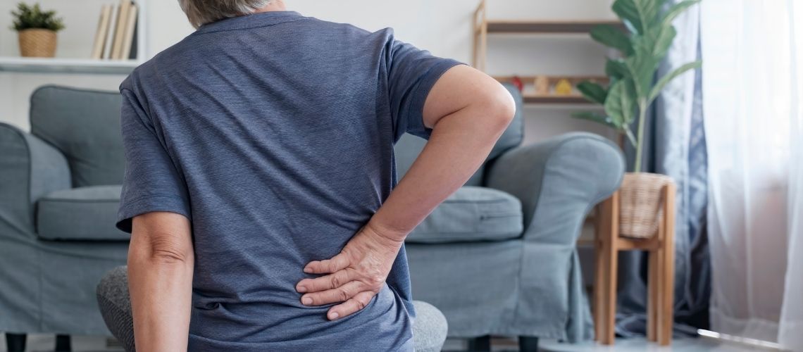 Wat veroorzaakt pijn onder de rechter rib en in de rug? Wat veroorzaakt pijn onder de rechter rib en in de rug?